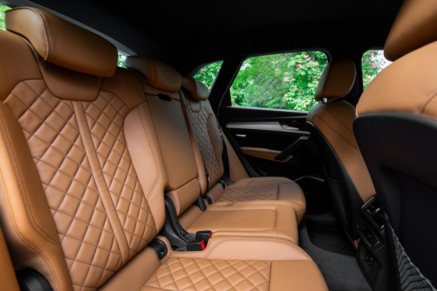 Интерьер Audi SQ5 3.0 TDI 2019 года  (WW) (фото 30 из 41)